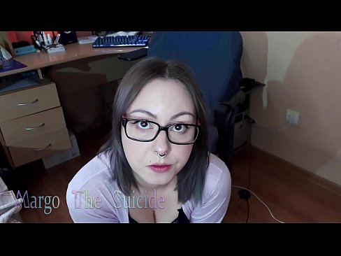 ❤️ Sexet pige med briller sutter Dildo dybt på kamera ️ Anal video at da.analpics.ru ️